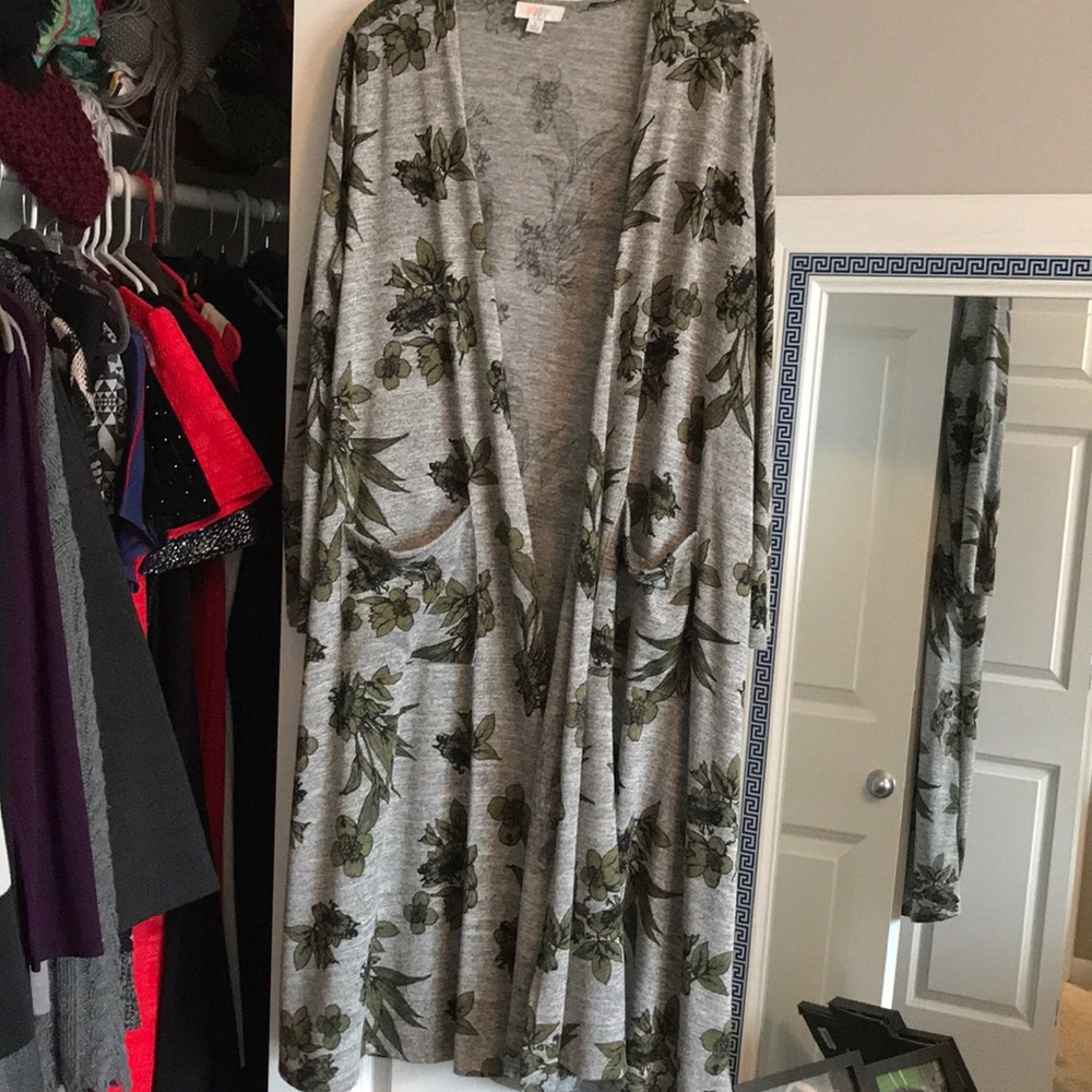 Large Sarah Lularoe Sweater